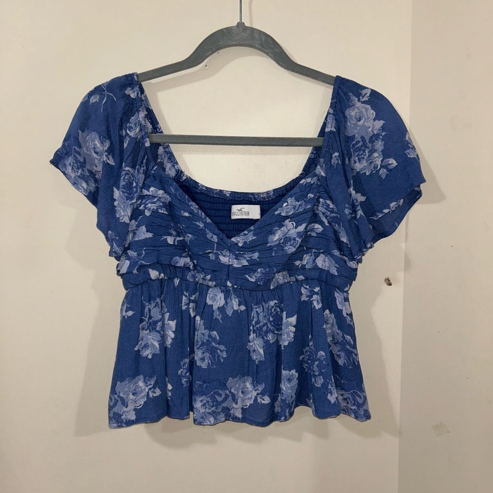 Hollister top